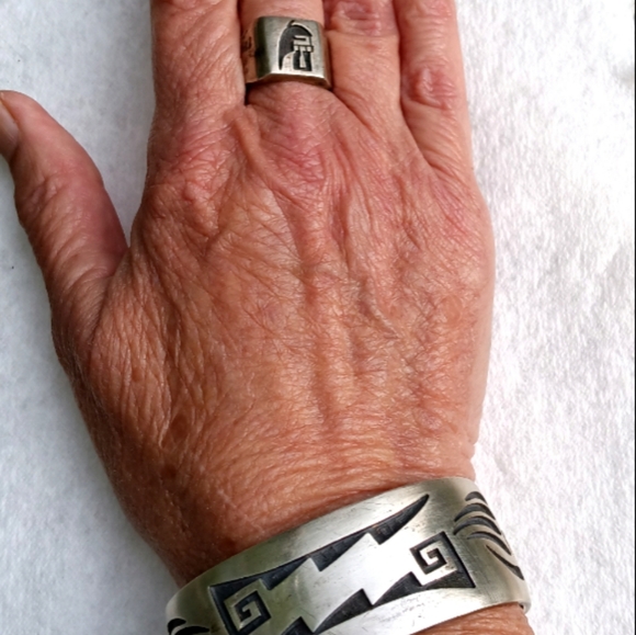 Vintage Steven Pooyouma Hopi Bear Paws Sterling Silver Cuff Bracelet - Picture 7 of 7